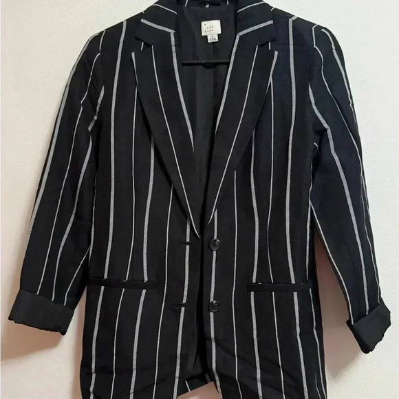 a new day - Women’s Easy Wear Black and White Striped Blazer - Size 2 - Picture 1 of 7
